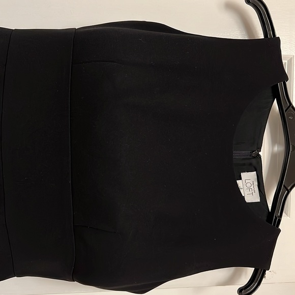 Lovely Classic Ann Taylor Loft Little Black Sheath Dress Sz 2. Very well made! - Picture 3 of 8